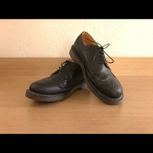 Unisex Doc Martens black leather wing tip boots